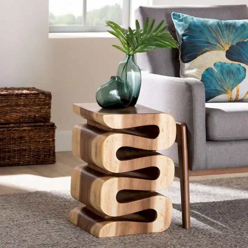 Tavolino laterale scultoreo in legno di suar intagliato a mano, marrone naturale, design traforato