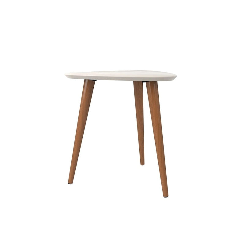 Dreieckiger Beistelltisch mit ausgestellten Beinen aus Massivholz, matte Lackoberfläche