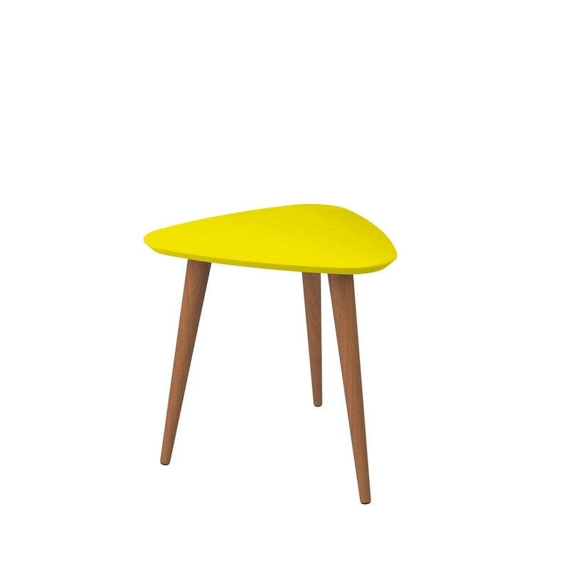Dreieckiger Beistelltisch mit ausgestellten Beinen aus Massivholz, matte Lackoberfläche