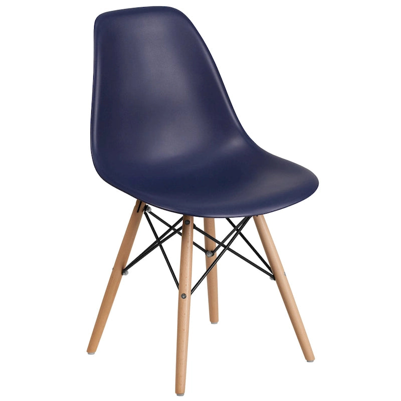 Geformter Kunststoff-Beistellstuhl im Mid-Century-Modern-Stil mit Holzbeinen