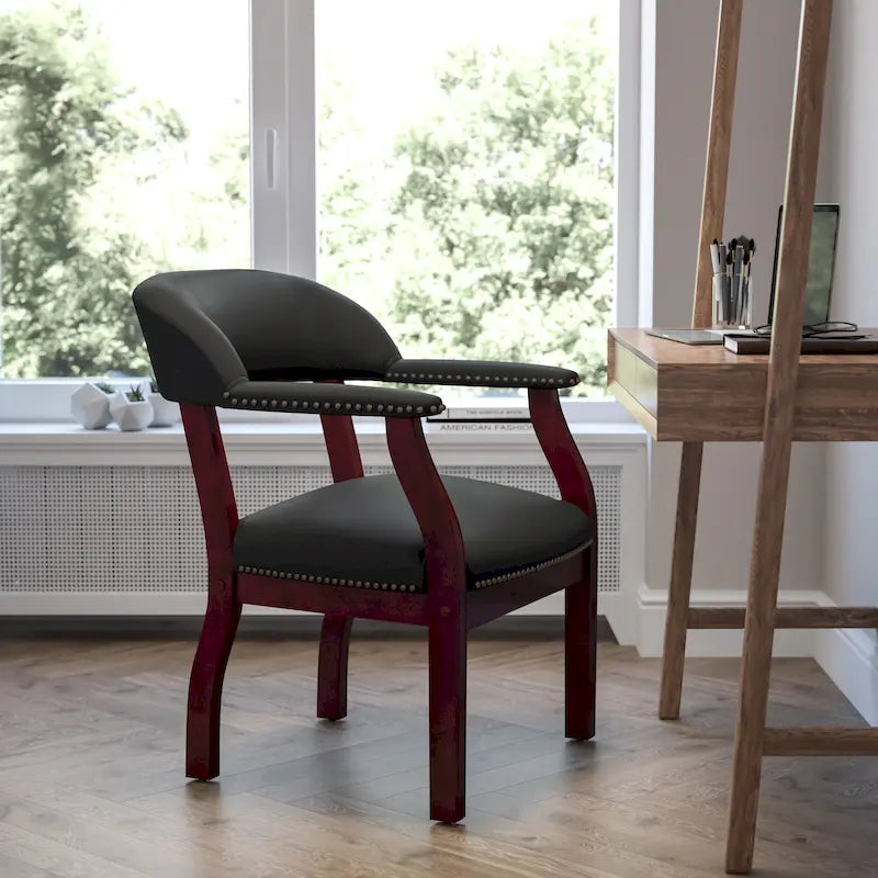 Fauteuil de réception de bureau traditionnel capitonné de type fauteuil de capitaine, avec clous décoratifs sur les accoudoirs